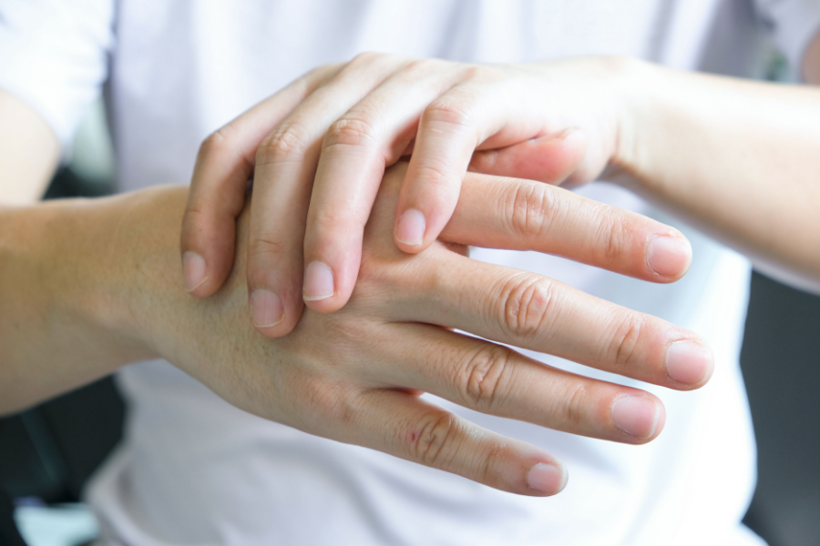 dr-mauricio-arouesty-proloterapia-lesiones-comunes-en-los-dedos-las-manos-y-las-munecas-como-prevenirlas